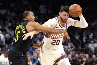 [NBA]梅里尔回传外线 莫布里三分稳稳命中.
